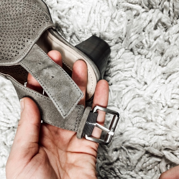 Tahari Chunky Boho Margaret 3 Leather Heels Size 6M - Picture 7 of 9